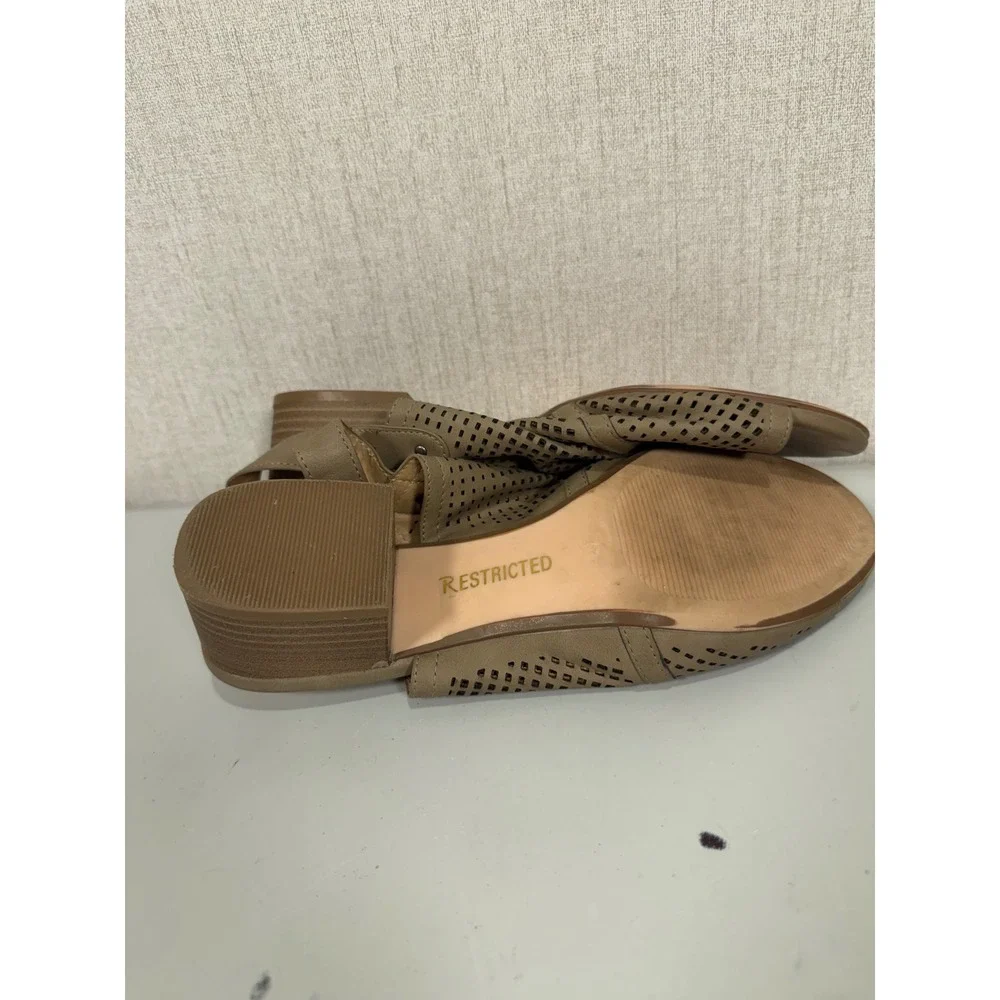 Restricted Cutout Peep Toe Ankle‎ Strap Stacked Heel Sandals Women US 9